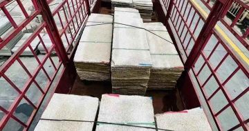 青海 黄金麻花岗岩荔枝面，光面毛板装车完成