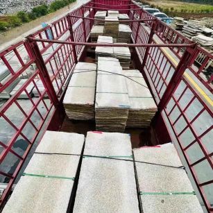 青海 黄金麻花岗岩荔枝面，光面毛板装车完成