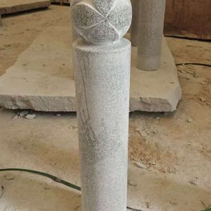 青海 芝麻白花岗岩石材挡车石柱、停车柱、圆柱挡车柱、方柱挡车柱等