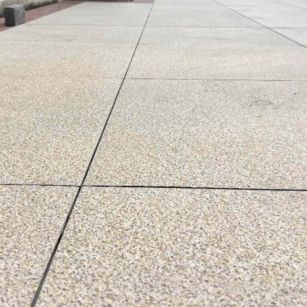 青海 黄金麻花岗岩石板材荔枝面地面铺装效果