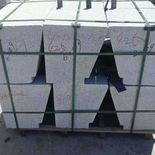 青海 芝麻白异形坐凳，石凳