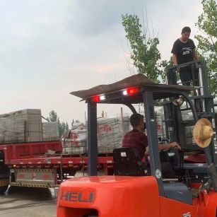 青海 黄金麻冰裂纹，地铺石装车