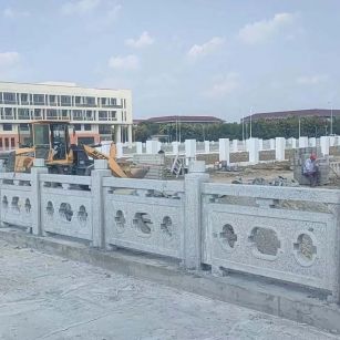 青海 白麻花岗岩荔枝面河道栏杆