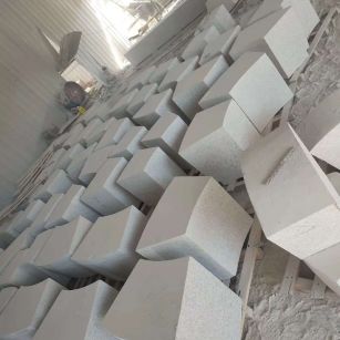 青海 白麻花岗岩异形坐凳