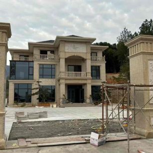 青海 黄金麻花岗岩别墅雕花外墙干挂配上门口雕花罗马柱