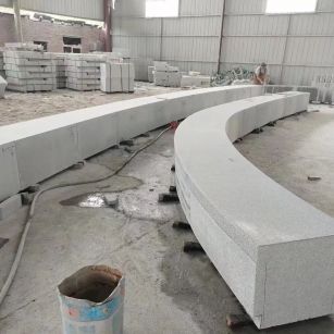 青海芝麻白花岗岩石板材 园林光面弧形坐凳