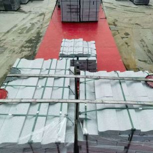 青海 芝麻白仿形加直形路沿石出货日常