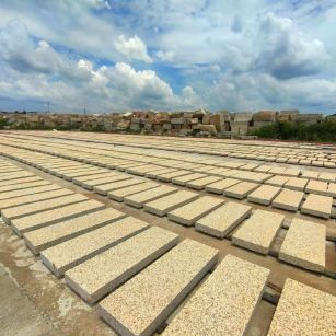 青海 黄金麻荔枝面花岗岩石材地铺石防护中