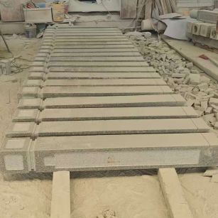 青海 芝麻白异形加工雕刻-栏杆大柱，方柱