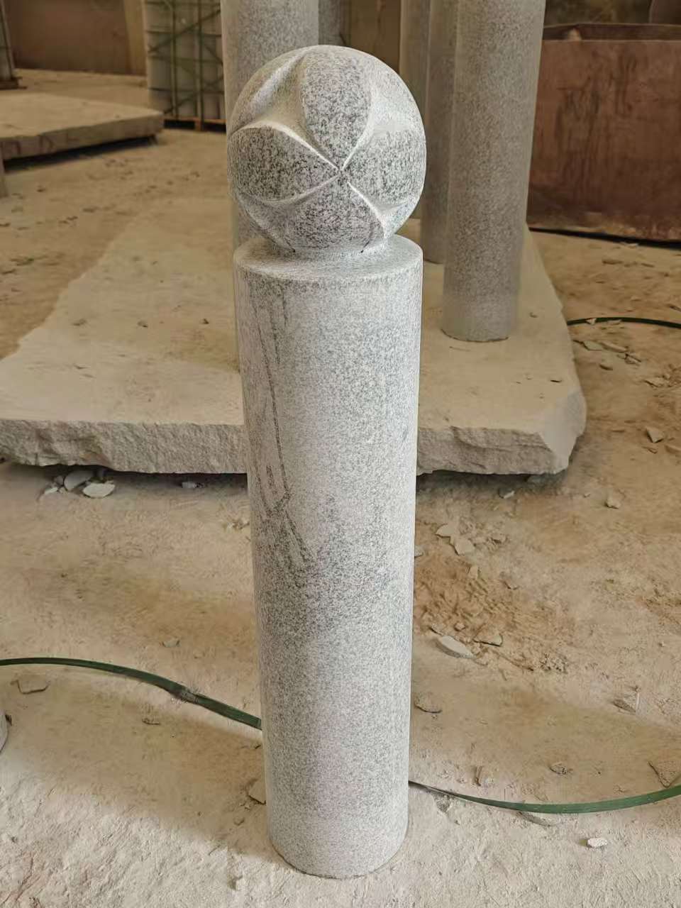 青海 芝麻白花岗岩石材挡车石柱、停车柱、圆柱挡车柱、方柱挡车柱等