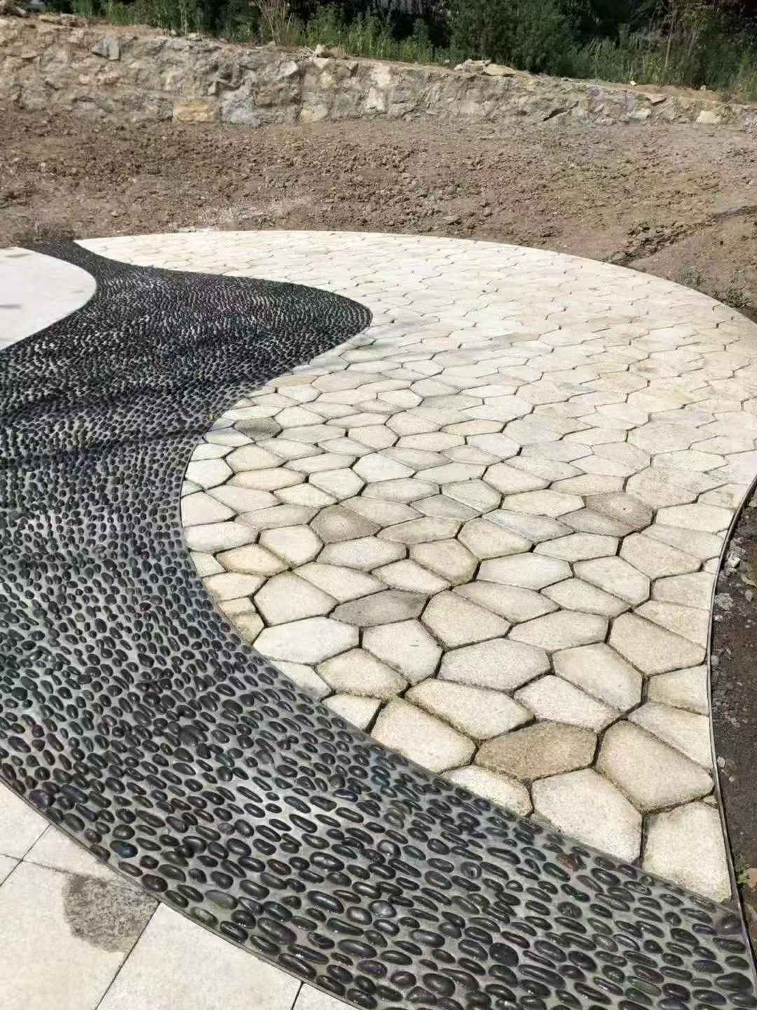 青海 黄金麻冰裂纹地铺石工地铺装案例