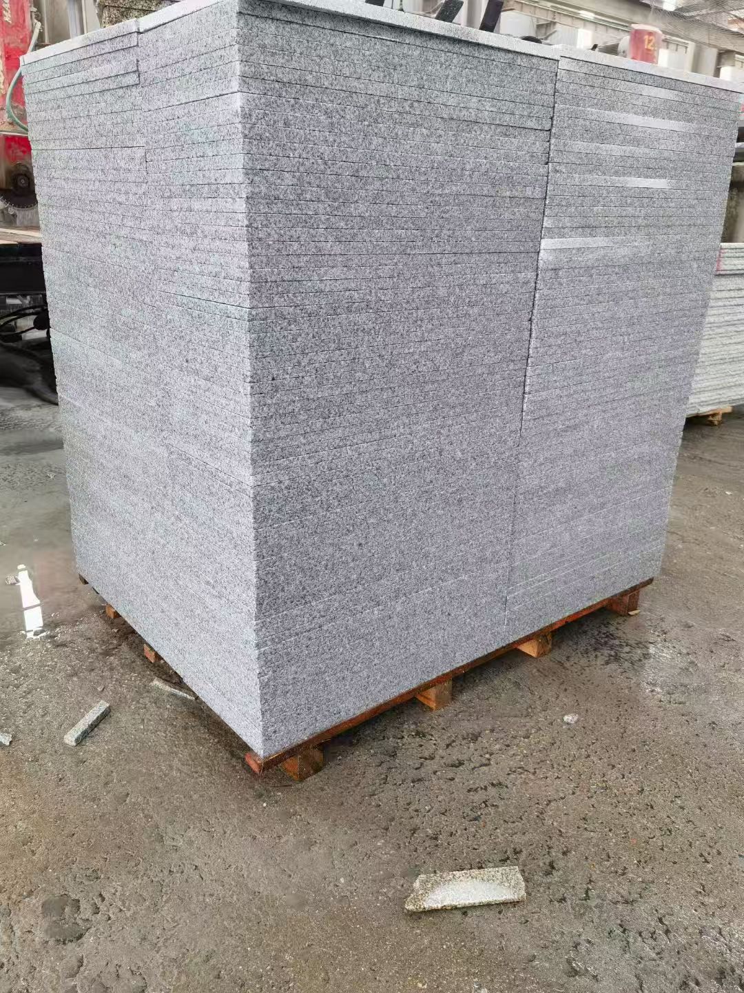 青海 芝麻白火烧面1.8厚300*600地铺石，尺寸标准，厚薄均匀