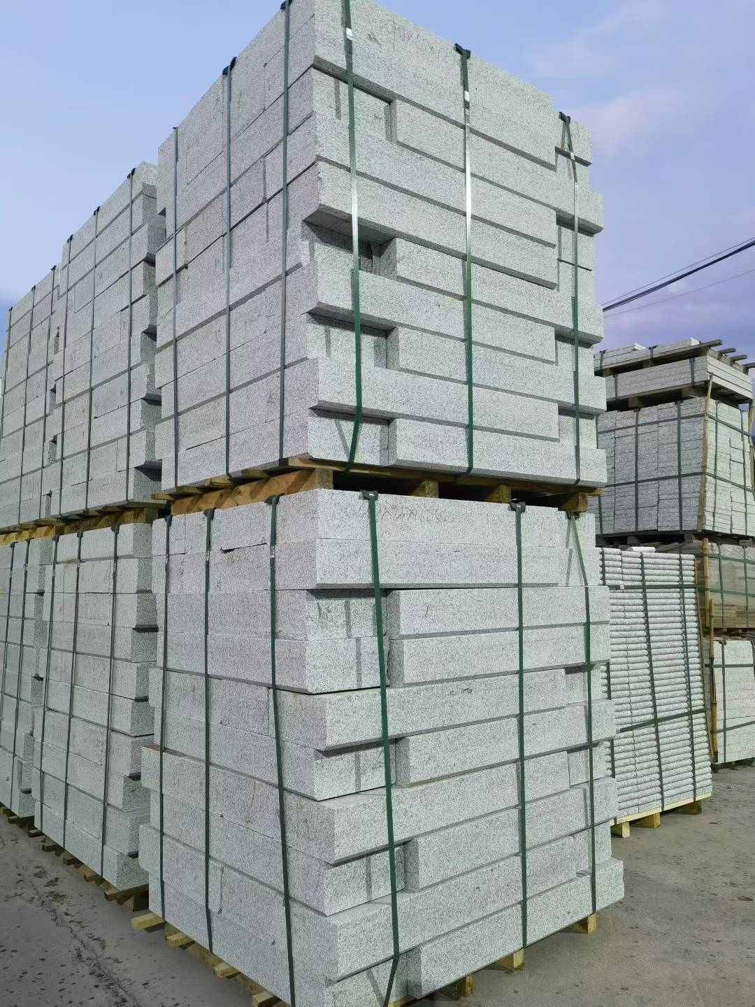 青海 芝麻白花岗岩路沿石，路缘石，路肩石，道牙，立缘石，马路牙子，街沿石，侧石等