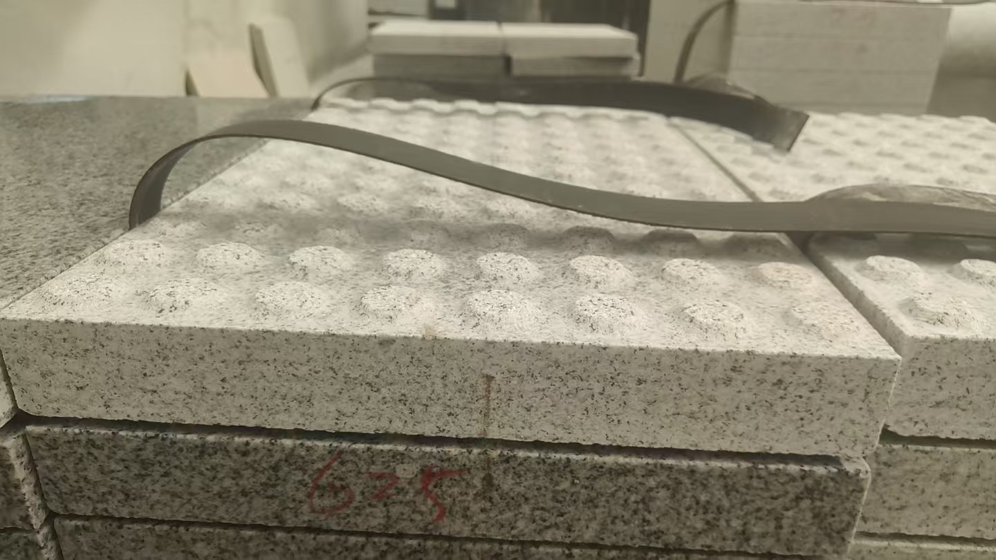 青海 芝麻白花岗岩6.0公分荔枝面五轴加工雕刻盲点