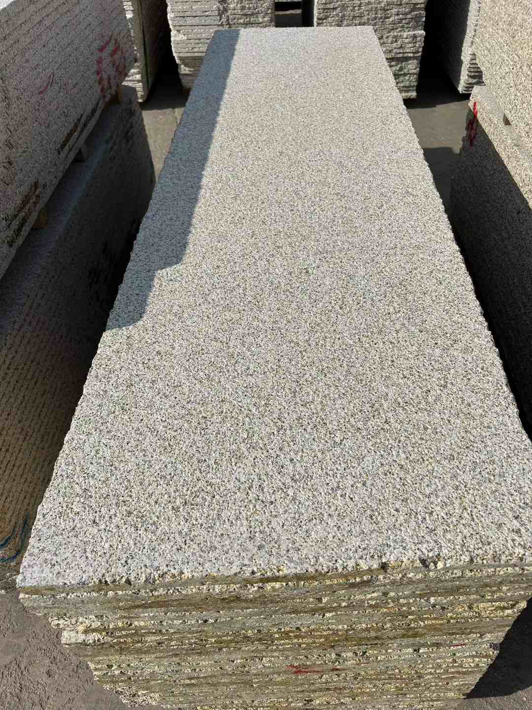 青海 黄金麻花岗岩荔枝面毛板，半成品