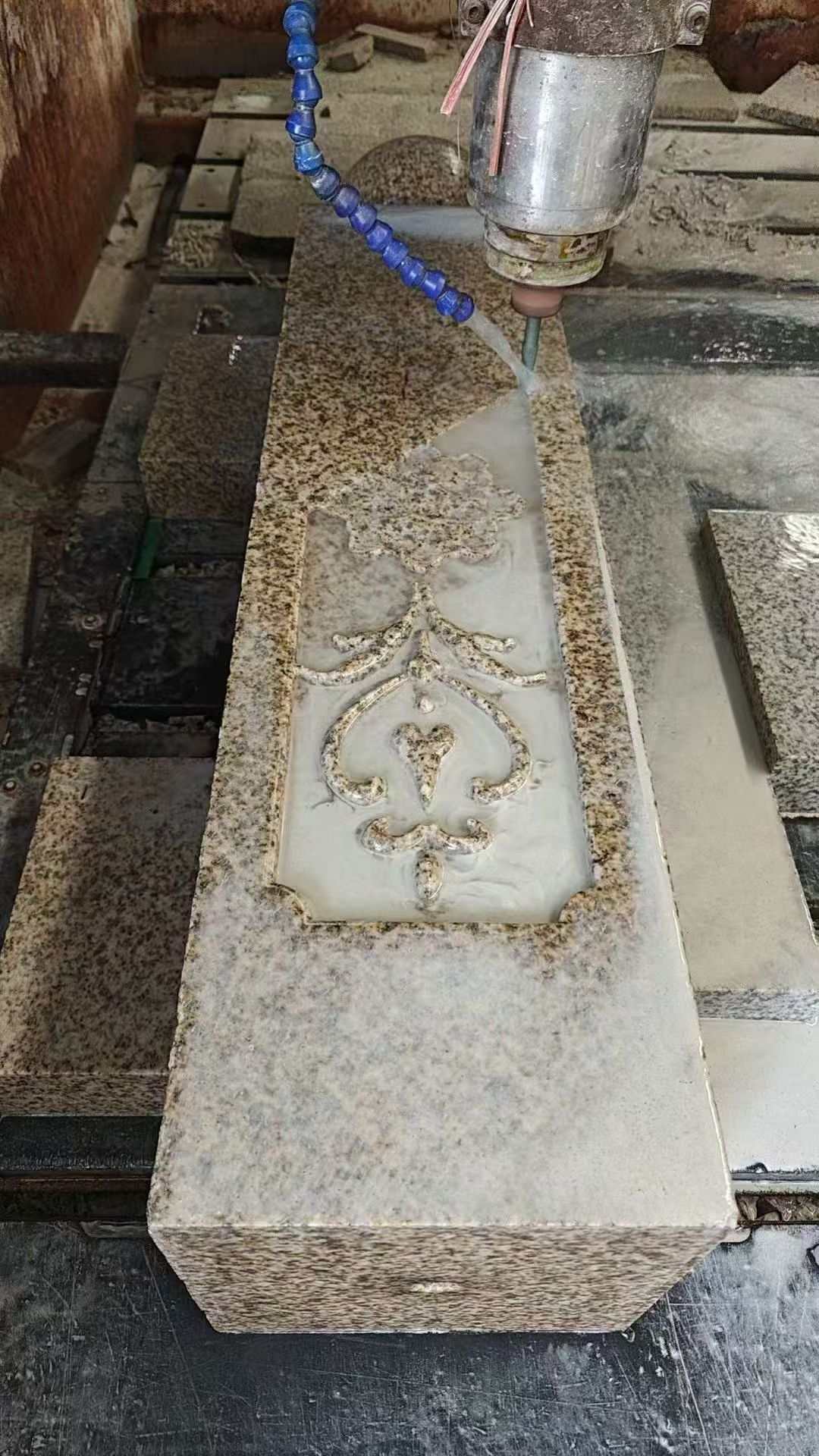 青海 黄金麻花岗岩异形加工雕刻栏杆大柱