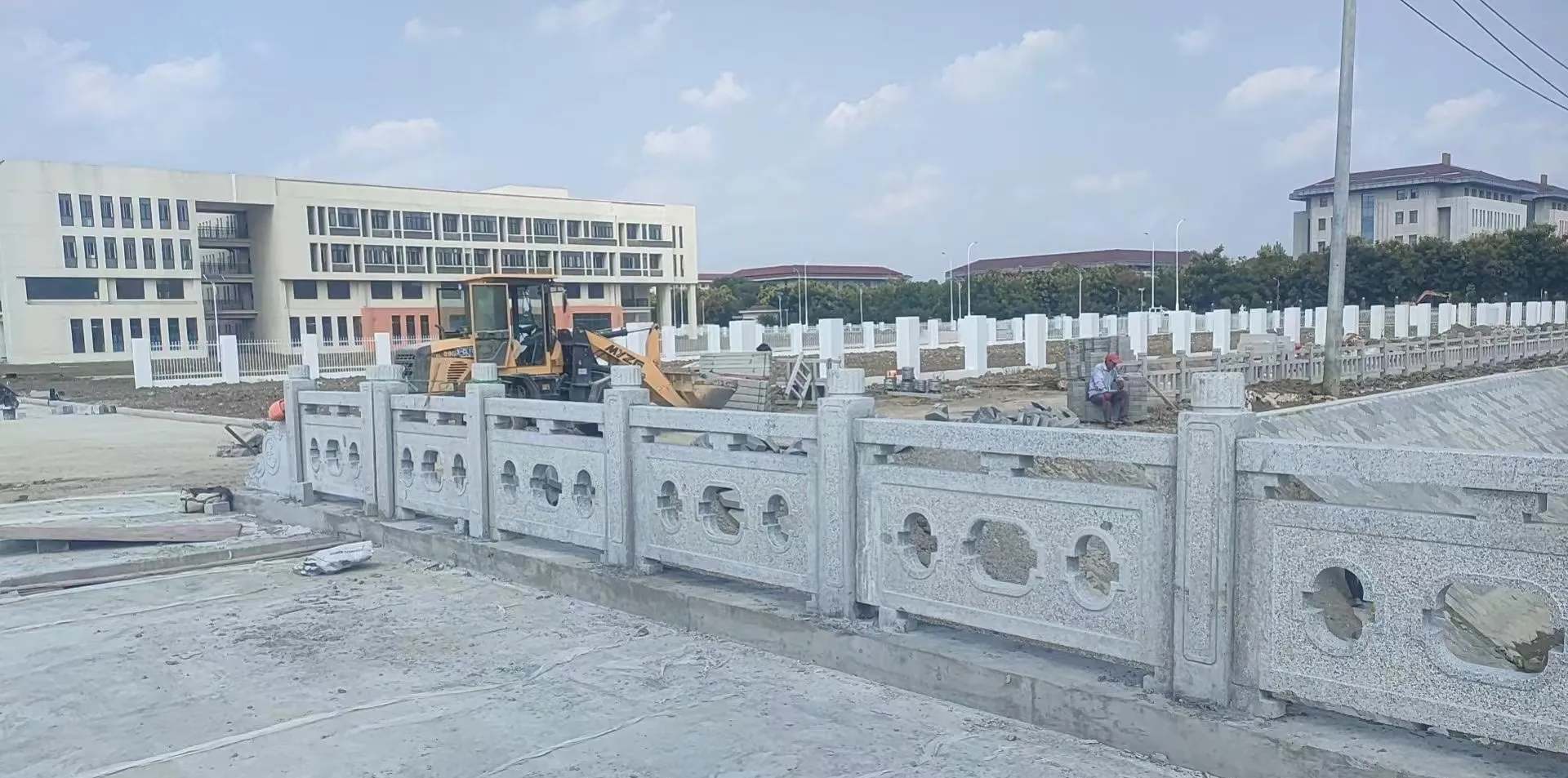 青海 白麻花岗岩荔枝面河道栏杆