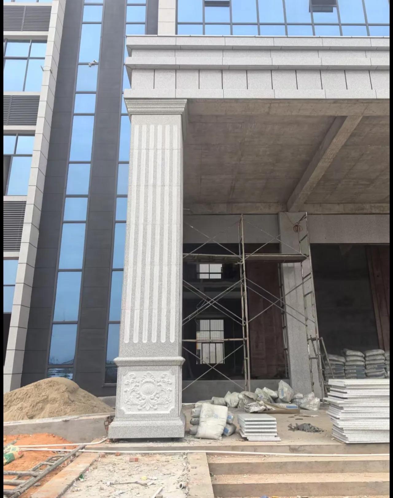 青海 芝麻白光面花岗岩门楼大柱（罗马柱）配雕花底座