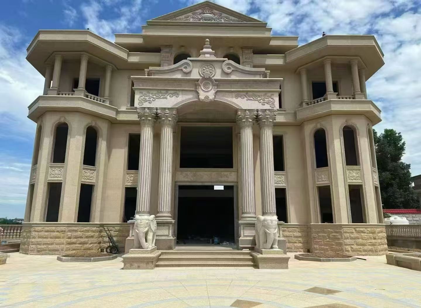 青海 黄金麻别墅外墙干挂，大柱，大象，蘑菇石，雕花板