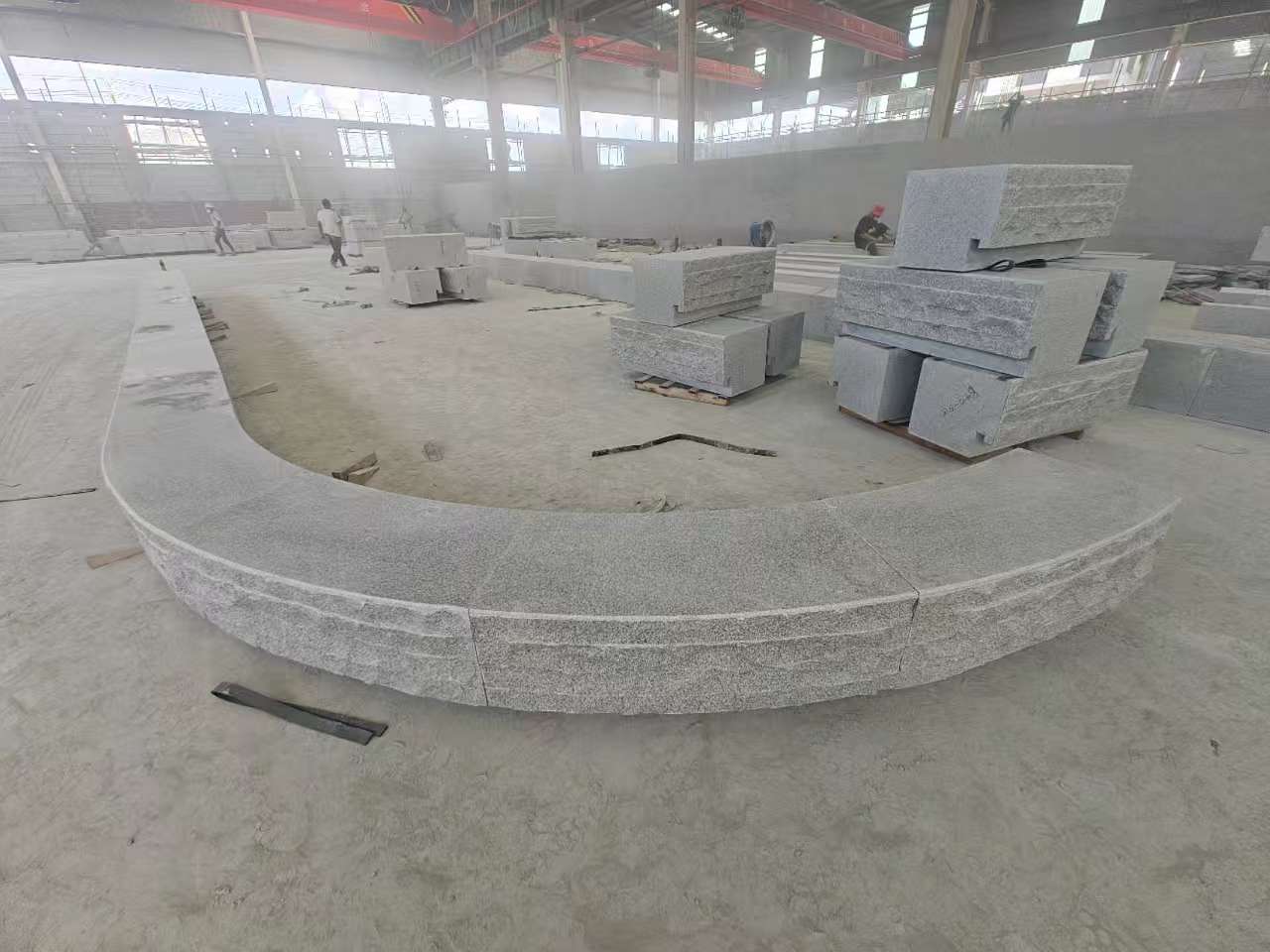 青海 芝麻白异形坐凳，自然面光面弧形加工