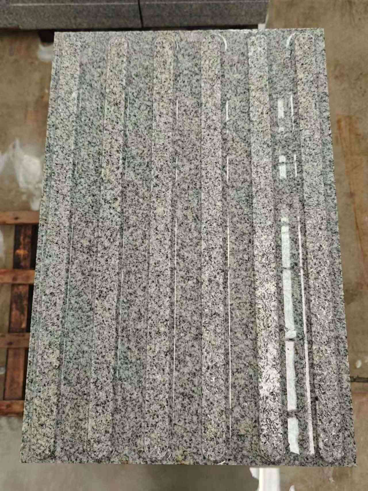 青海 芝麻白花岗岩荔枝面雕刻盲道，盲条