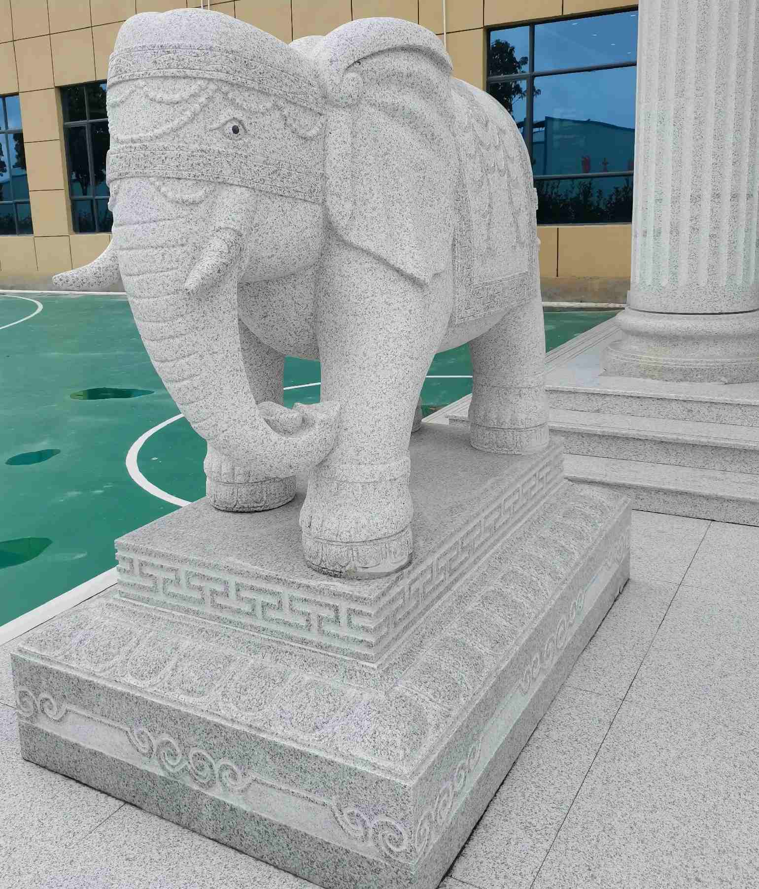 青海 白麻花岗岩动物异形石雕-大象