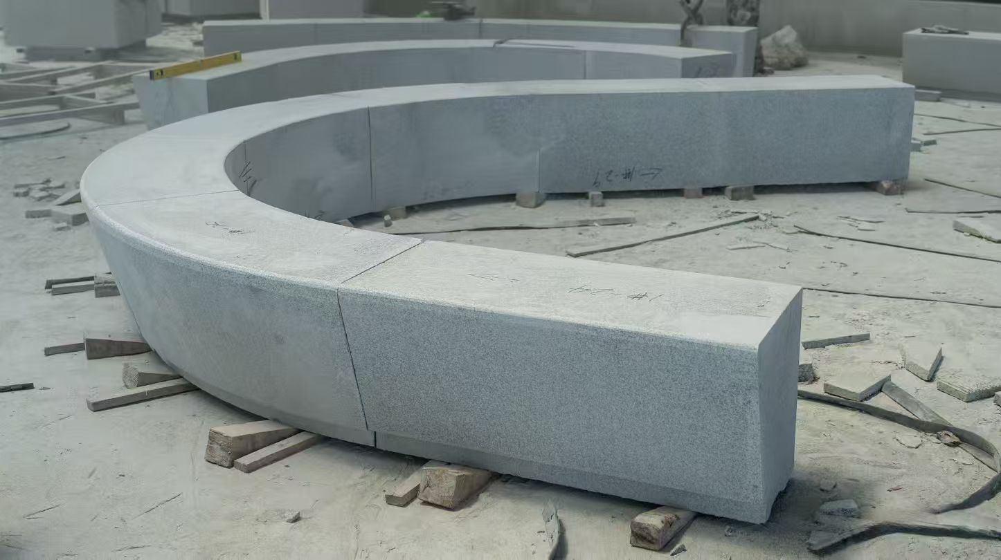 青海 芝麻白花岗岩光面弧形坐凳