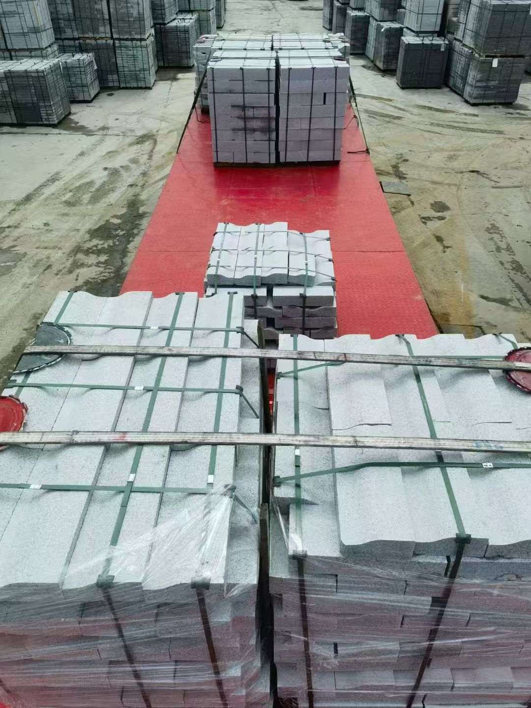 青海 芝麻白仿形加直形路沿石出货日常