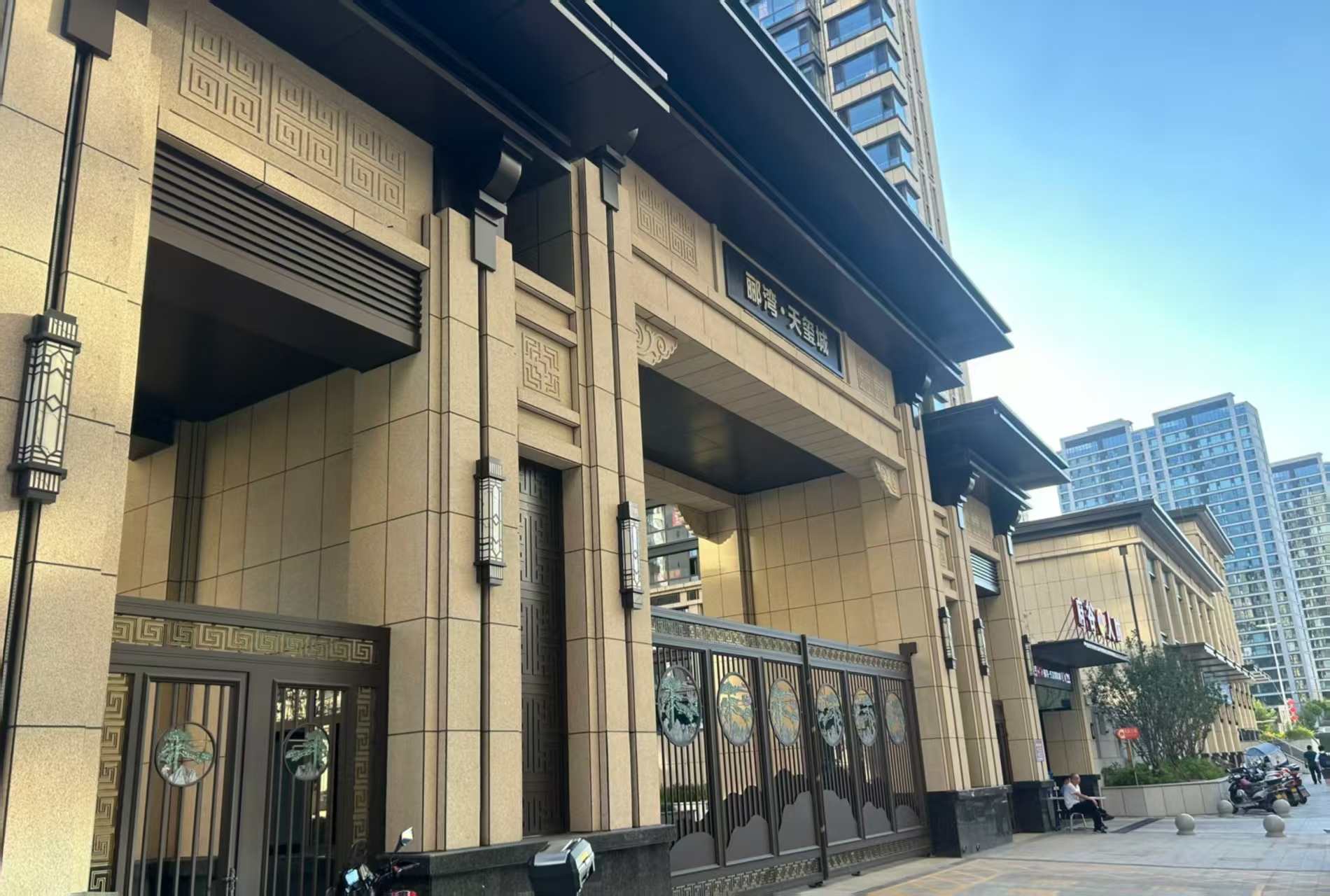 青海 黄金麻花岗岩荔枝面小区门楼外墙干挂