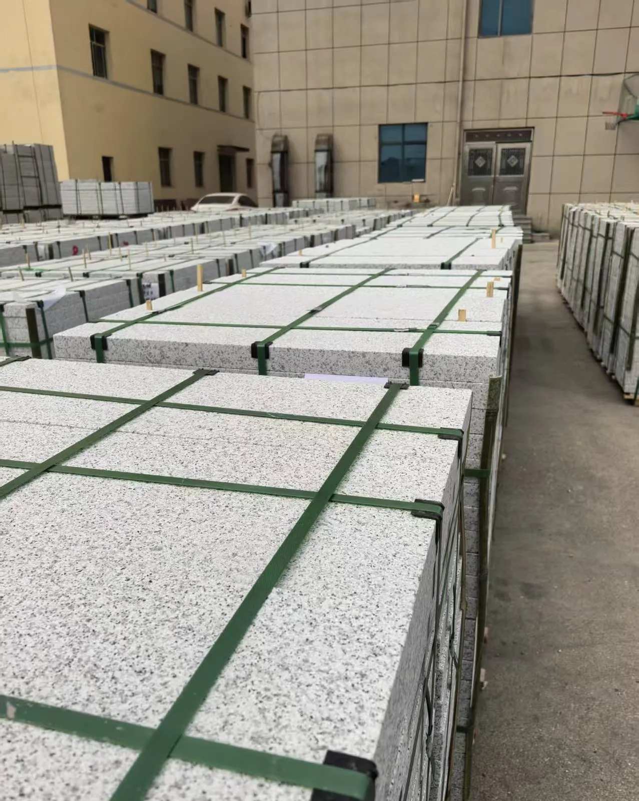 青海 白麻花岗岩5.0公分荔枝面地铺石