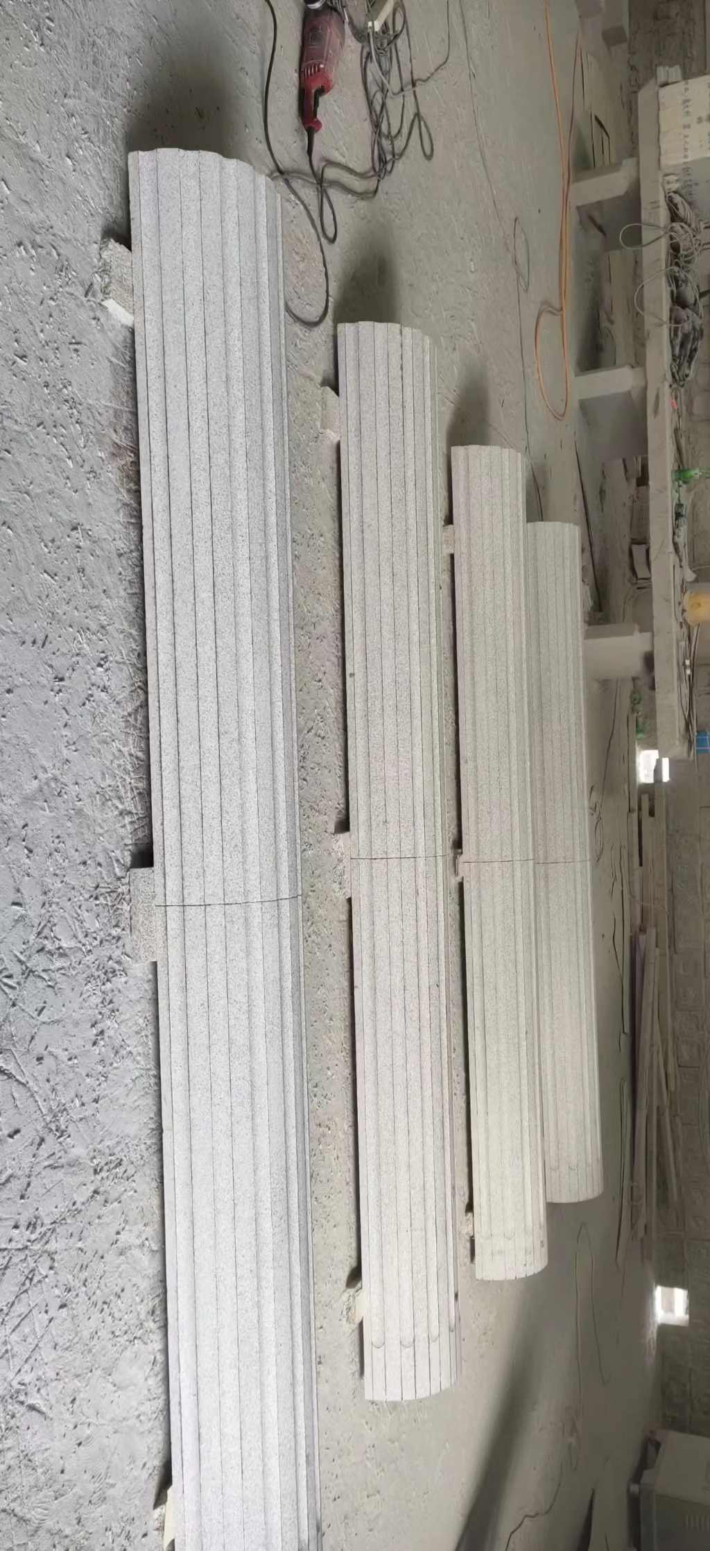 青海 花岗岩厂家带你看白麻花岗岩门楼大柱柱皮