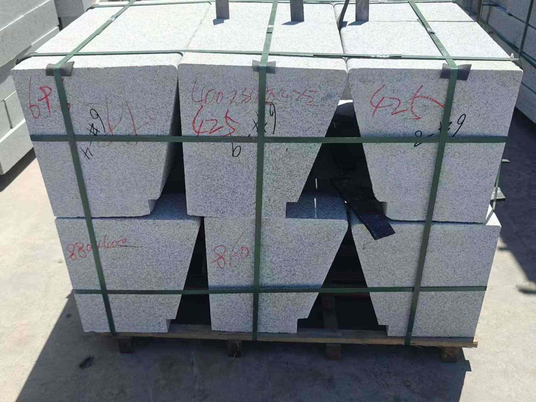 青海 芝麻白异形坐凳，石凳