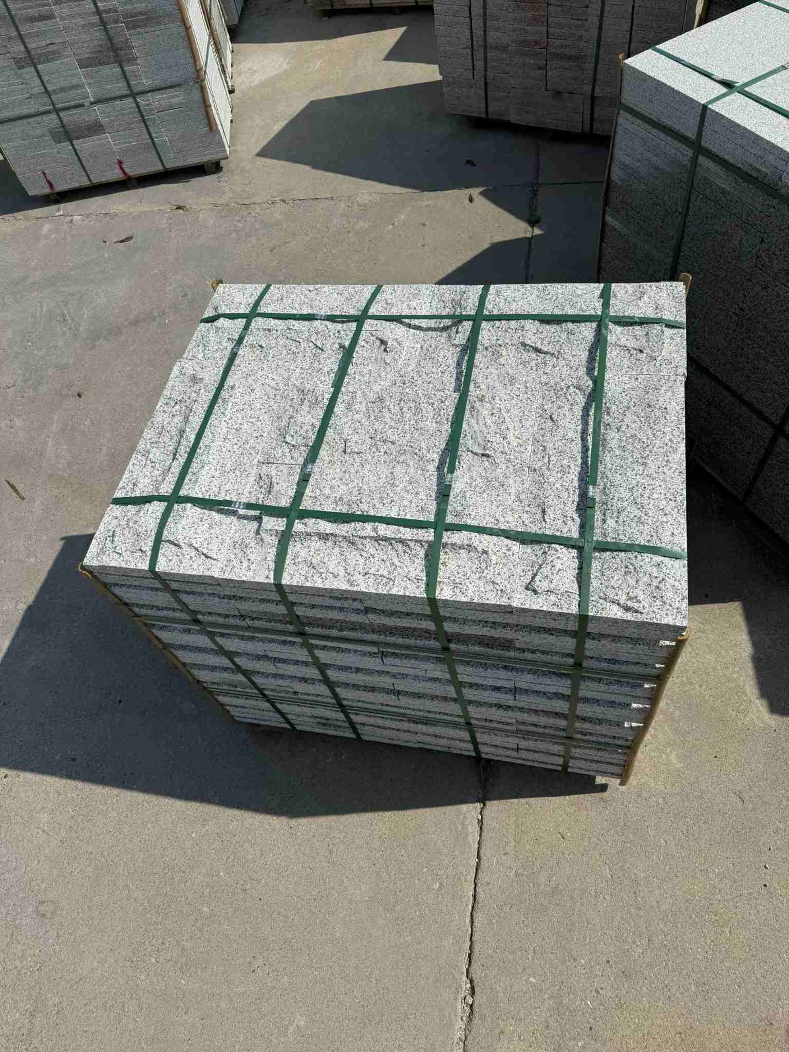 青海 白麻花岗岩石材自然面蘑菇石成品