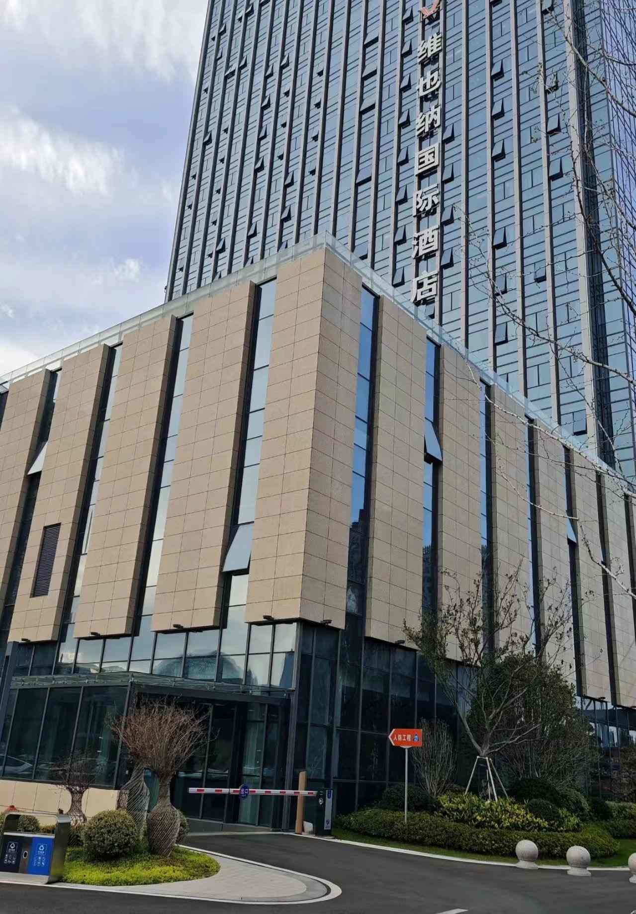 青海 黄金麻花岗岩外墙干挂