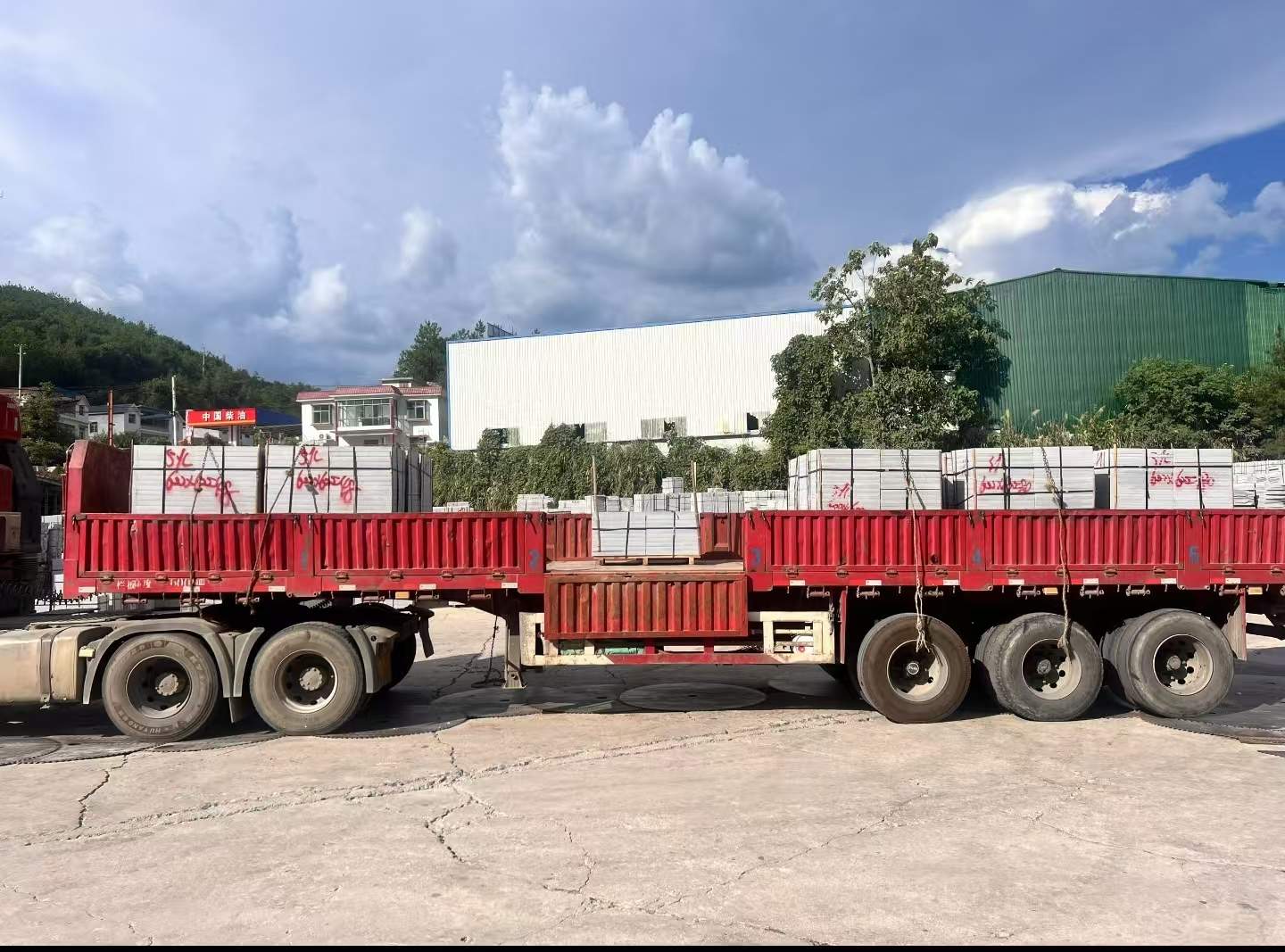 青海 芝麻灰花岗岩地铺石出货日常