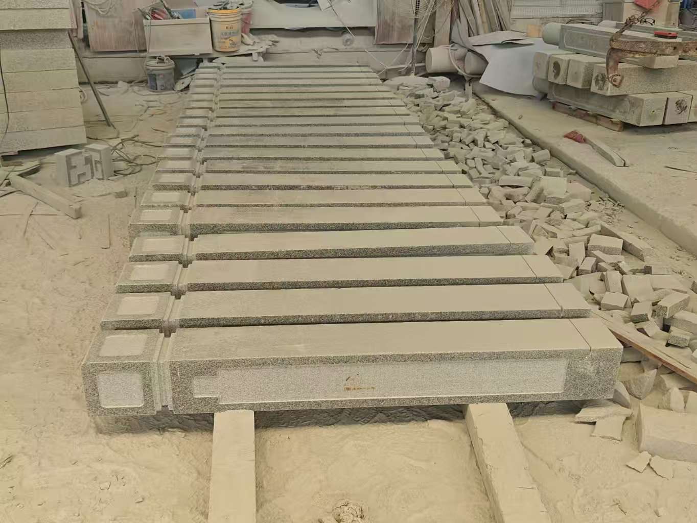 青海 芝麻白异形加工雕刻-栏杆大柱，方柱