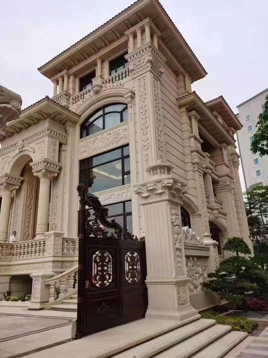 青海 黄金麻花岗岩别墅外墙干挂效果展示