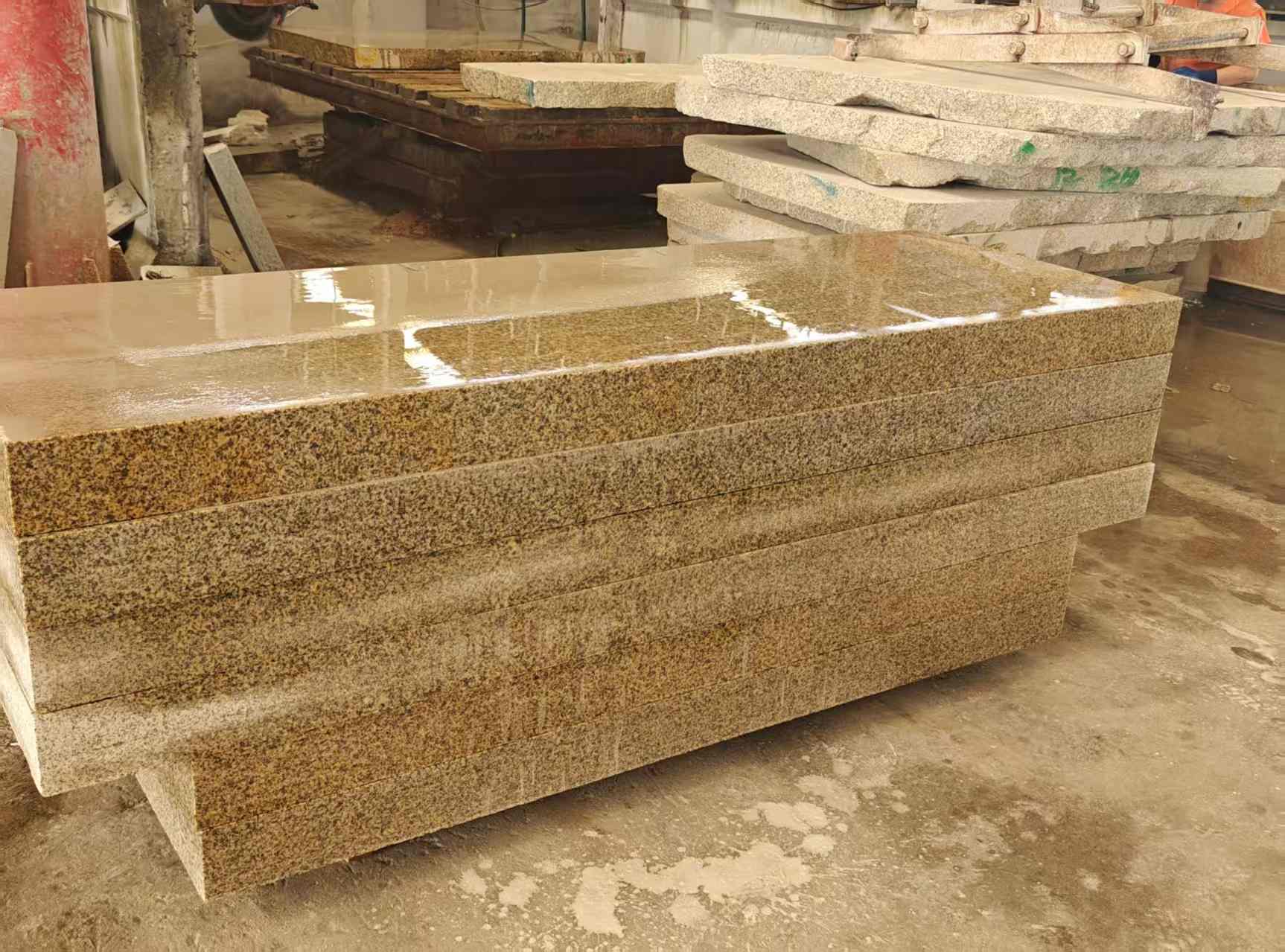 青海 黄金麻栏杆料半成品加工中